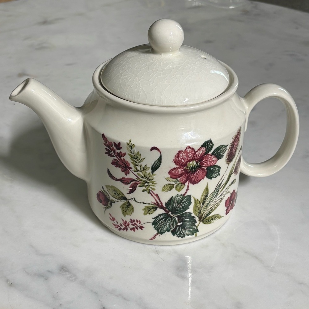 Vintage Sadler, England floral ceramic teapot with lid in Hedgerow pattern